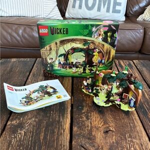NWB LEGO Wicked Elphaba’s Retreat Full Set